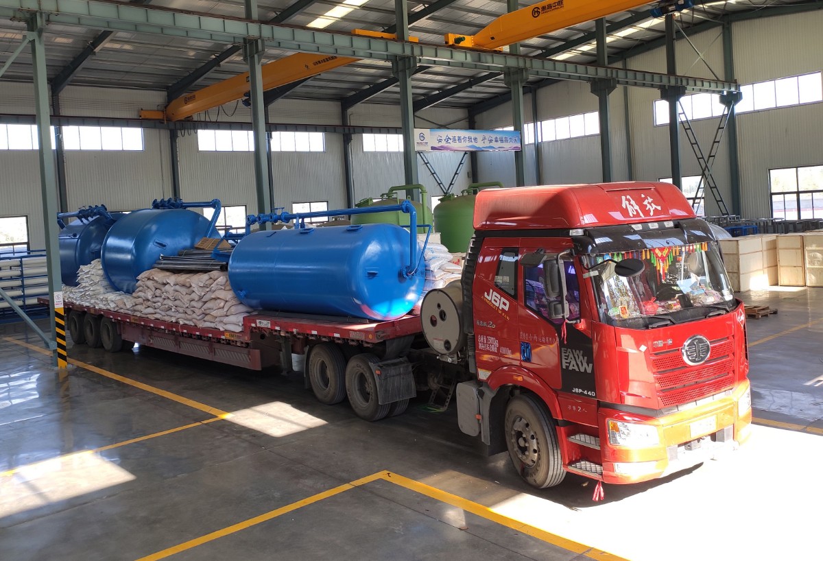 【瀚高中（zhōng）聯】江蘇（sū）某紡織行業軟化水設備（bèi）發貨現場